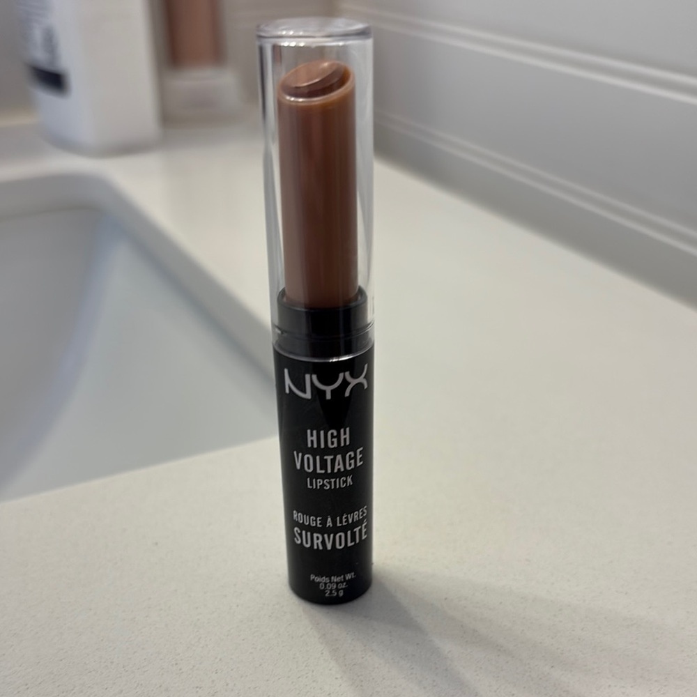 CLEARANCE! NYX High Voltage Lipstick HVLS10 Flawless - Picture 1 of 1